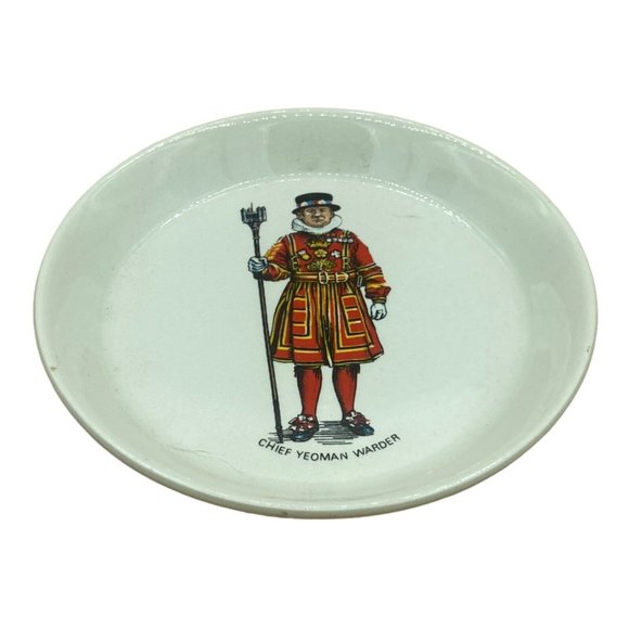 Vintage Small 4.5” Plate Chief Yeoman Warder H.M. Tower of London England - Picture 1 of 6